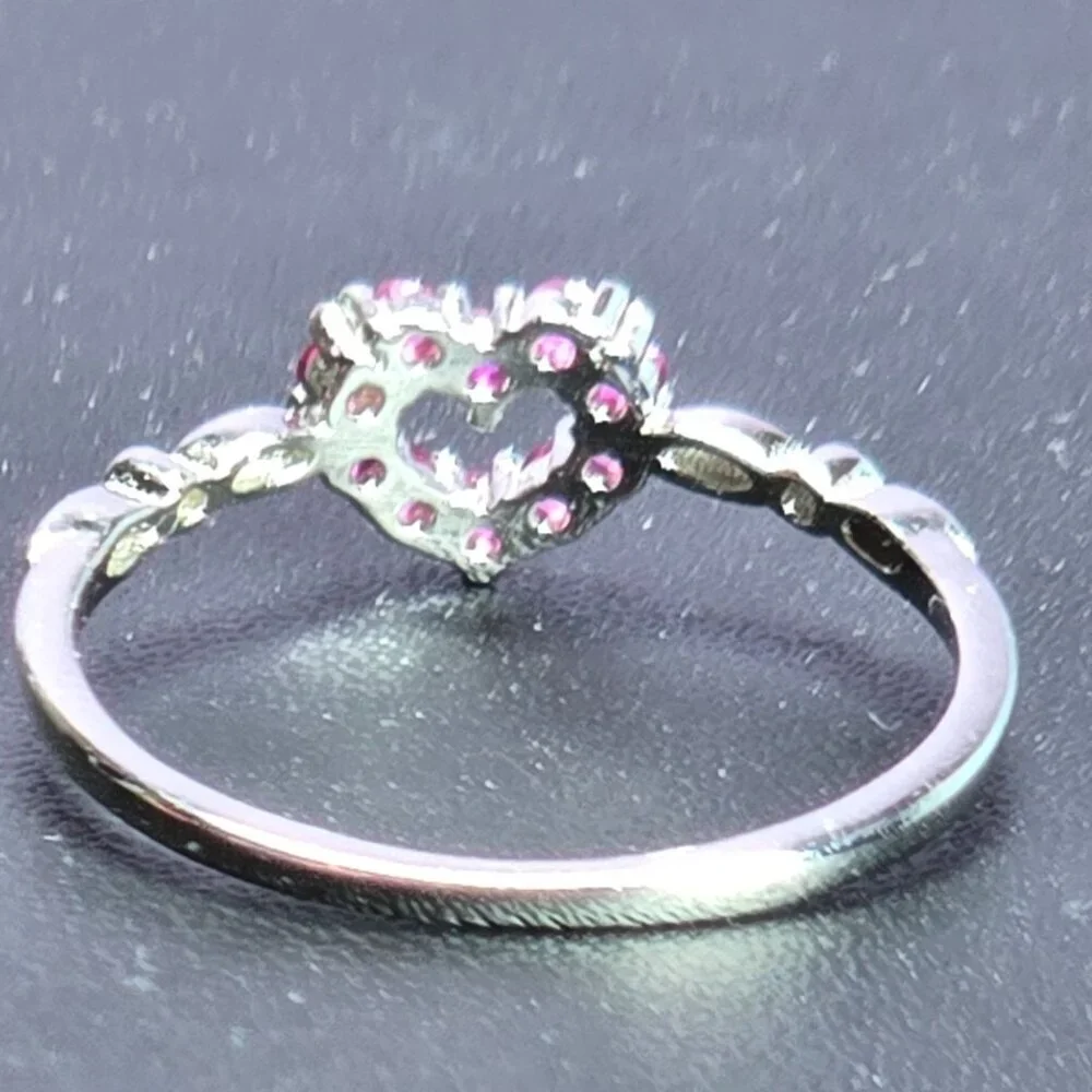 Sterling Silver Heart Shaped Ring With Fuchsia Stones Size‎ 6 (NWOT)